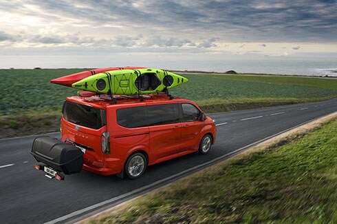 Ford Transit Custom 2026 brinda la capacidad para el trabajo y para viajes confortables. Descúbrela